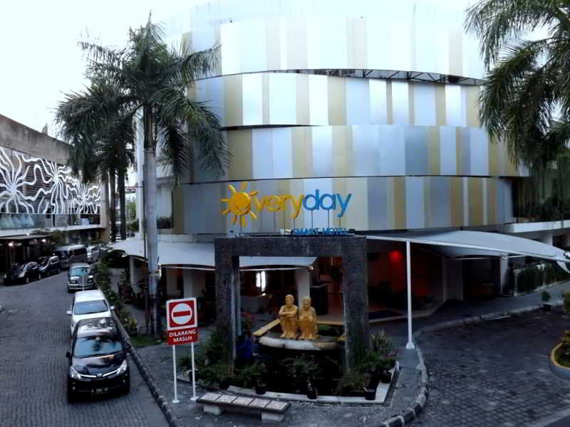 Everyday Hotel Kuta Central Exteriör bild